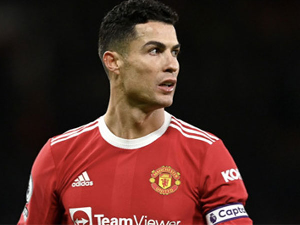 Ronaldo trở lại Man United, nói chuyện với Ten Hag về tương lai