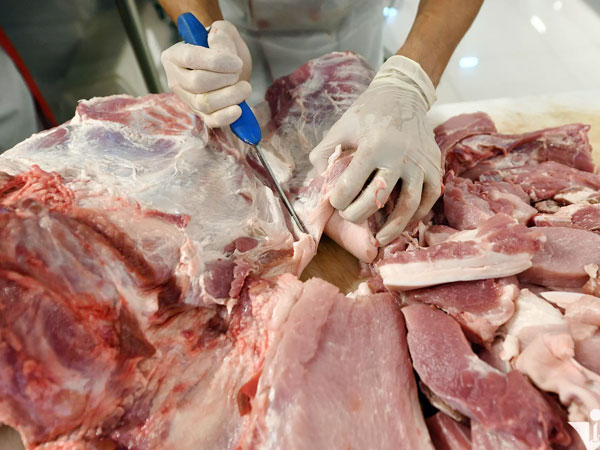 Ba tháng tăng liên tục, giá thịt lợn quay đầu giảm