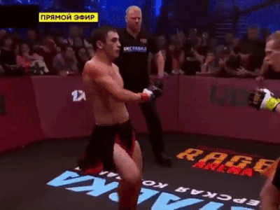 Cú knock-out đỉnh nhất năm: Tung cước giống Lý Tiểu Long, rồi giật chỏ khiến đối thủ bất tỉnh