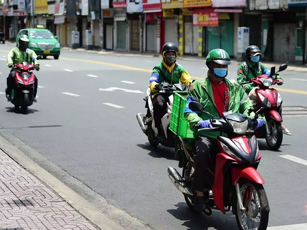 Hãng xe công nghệ ăn dày phí và chiết khấu, tài xế ngày thêm 'còng lưng'