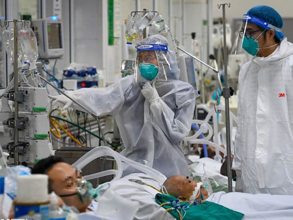 BV Bệnh Nhiệt đới Trung ương kín giường bệnh nhân Covid-19 nặng