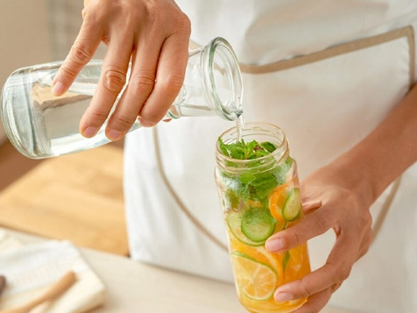 Người phụ nữ Sài Gòn tử vong trong đêm sau 10 ngày detox chỉ ăn trái cây và uống nước