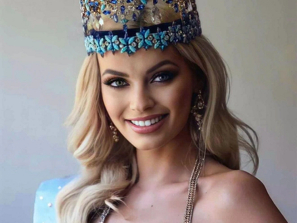 Đương kim Hoa hậu Thế giới tham dự chung kết Miss World Vietnam 2022.