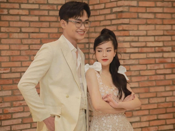 Lấy chồng chưa được bao lâu, tình cũ Quang Hải đã than 'đau đớn, gục ngã', chuyện gì đây?