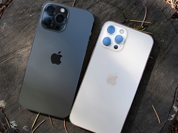 iPhone 12 và iPhone 13 giảm giá: Nên chọn mua iPhone nào ở thời điểm này?