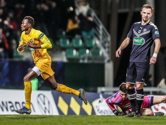 Đội bóng hàng xóm của Pau FC thoát 'án tử'