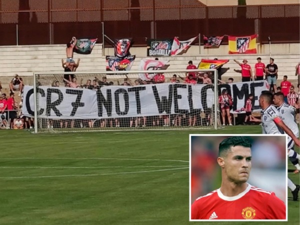 CĐV Atletico Madrid giăng biểu ngữ sỉ nhục, Ronaldo giờ biết đi đâu?