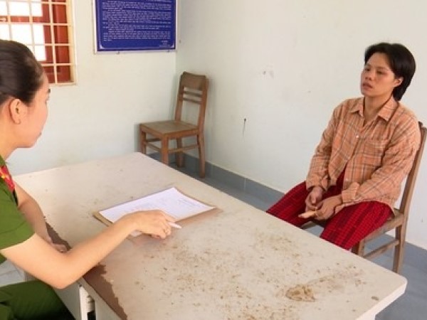 Trong lúc chờ xử tội đánh bạc, đột nhập nhà hàng xóm trộm tiền vàng