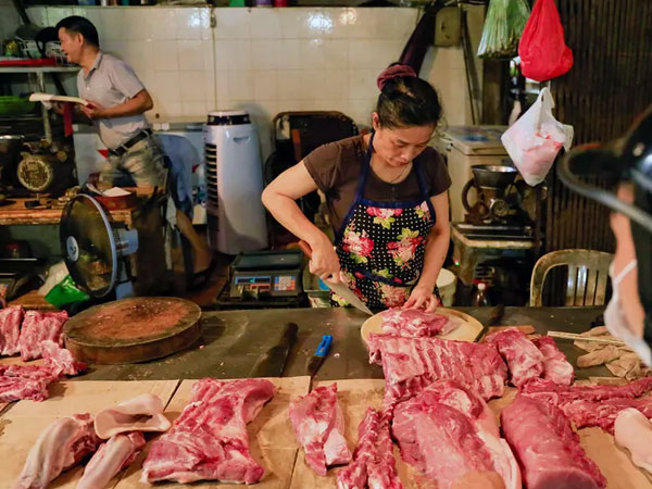 Xăng liên tục giảm giá và chuyện 'kỳ quặc' đang xảy ra ngoài chợ