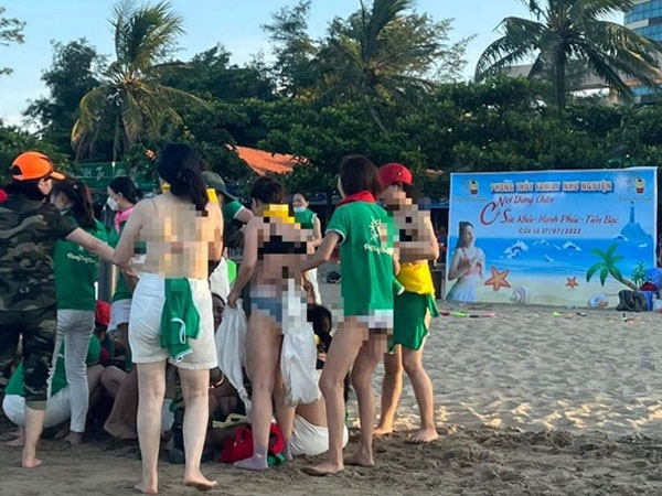 Nhóm nữ du khách cởi áo để ngực trần chơi team building: Phó Chủ tịch UBND thị xã Cửa Lò nói gì?