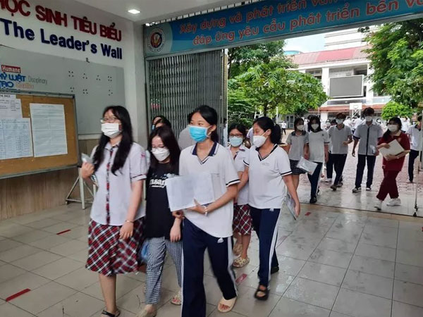 Hàng loạt trường 'hot' công bố điểm sàn xét tuyển