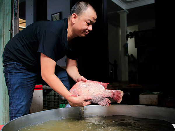 Xăng giảm liên tục giá cả vẫn tăng cao, hàng ở chợ đắt hơn siêu thị