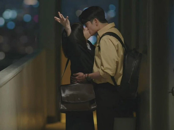 Woo Young Woo tập 10: Park Eun Bin cầm nhầm kịch bản nam chính, chủ động hôn Kang Tae Oh