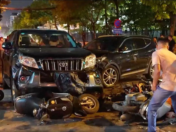 Xe Santafe gây tai nạn liên hoàn, 1 người chết: Tài xế vi phạm những lỗi gì?