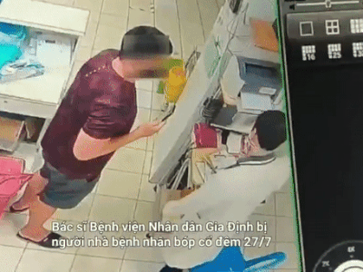 Khoảnh khắc bác sĩ bị người nhà bệnh nhân bóp cổ, hành hung tại Bệnh viện Gia Định