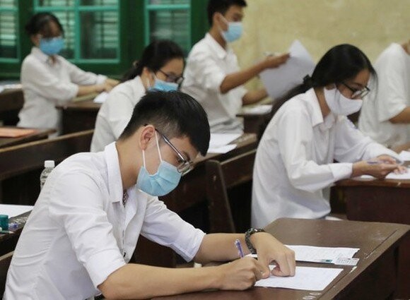 Truy nã nữ quái tổ chức thi hộ ở Hà Nội