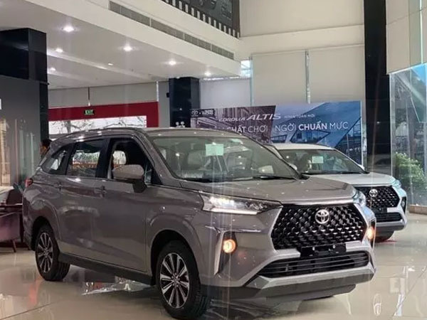 Toyota Veloz tăng giá, khách rủ nhau rút cọc