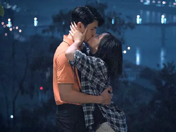 Bình An lại vào vai trai bao, có nhiều cảnh hôn với Quỳnh Kool