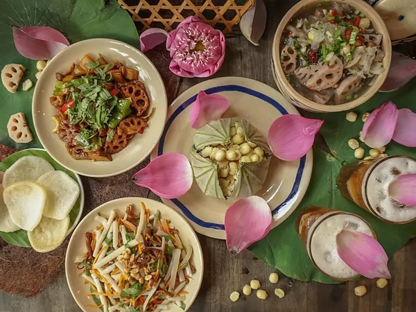 Sắp tới đại lễ Vu Lan, con cái cần làm gì để chúc cha mẹ một đời bình an?
