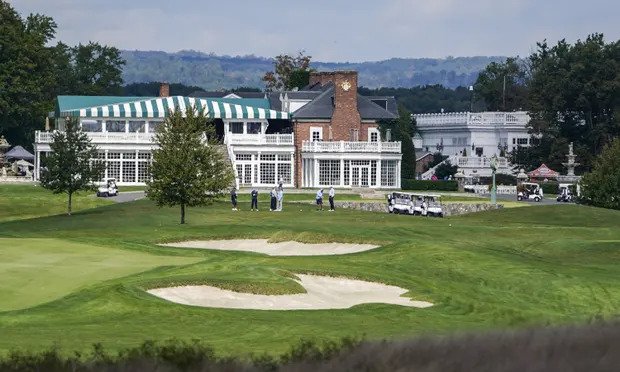 Ông Trump bị nghi ngờ chôn vợ cũ trong sân golf để được miễn giảm thuế