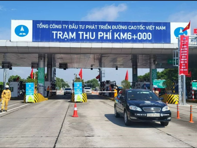 Thu phí tự động không dừng ngày 2/8: Kiên quyết từ chối xe chưa dán thẻ