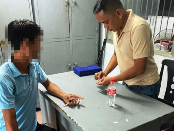 Vụ cầm súng AK cướp tiệm vàng ở Huế: Người dân giao nộp vàng nhặt được