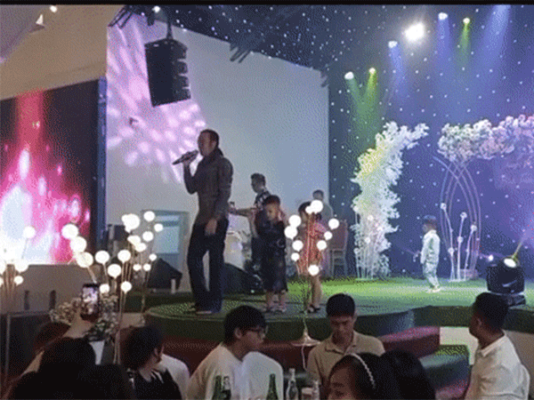Xuất hiện Hoài Linh tiếp tục đi hát đám cưới, trình diễn nhạc phẩm khiến dân tình nhắc lại ồn ào từ thiện