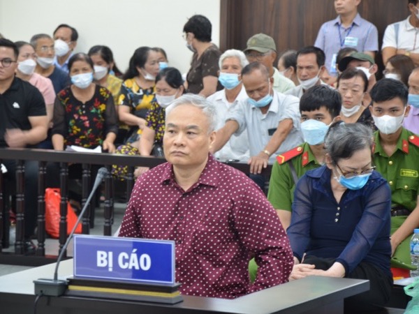 Xét xử vụ lợi dụng chương trình 'Trái tim Việt Nam' chiếm đoạt tiền của hàng nghìn người