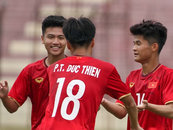 Đè bẹp đối thủ 5-0, tuyển Việt Nam nắm lợi thế vào bán kết giải Đông Nam Á