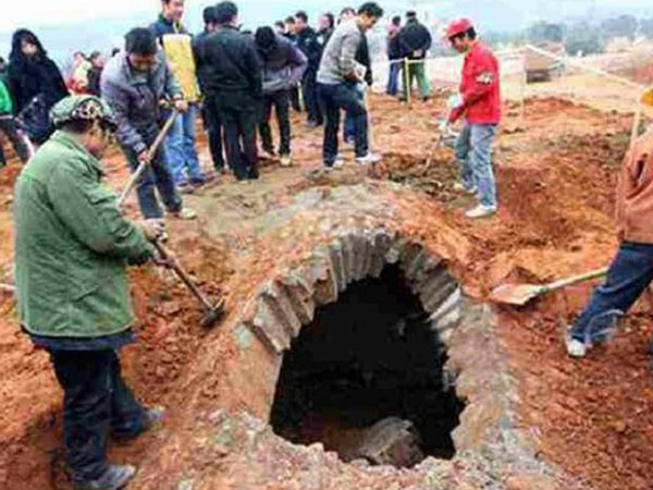 Kỳ bí chuyện 'ngôi mộ cổ giết người', 80 kẻ trộm mộ vào trong đều mất mạng