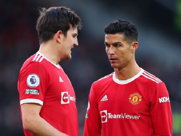 Ronaldo và Maguire đứng đầu top cầu thủ bị 'chửi' nhiều nhất trên MXH