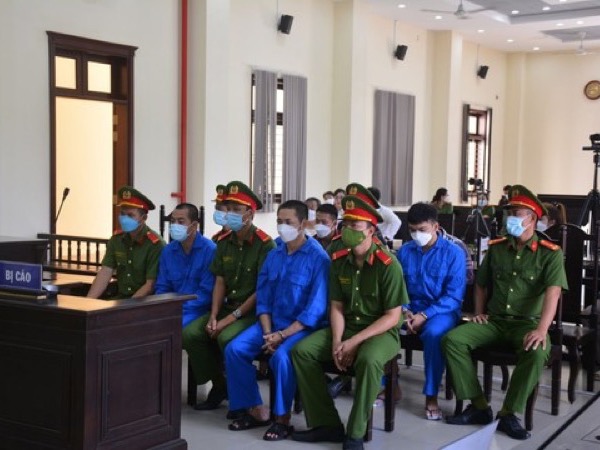 Đang xét xử 'thiếu gia' cùng đồng bọn bắn chết người ở Long An