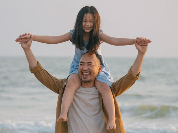 Dân Chơi Không Sợ Con Rơi: Phim dễ thương nhưng còn nhiều điểm trừ đáng tiếc, Tiến Luật chưa thể bứt phá