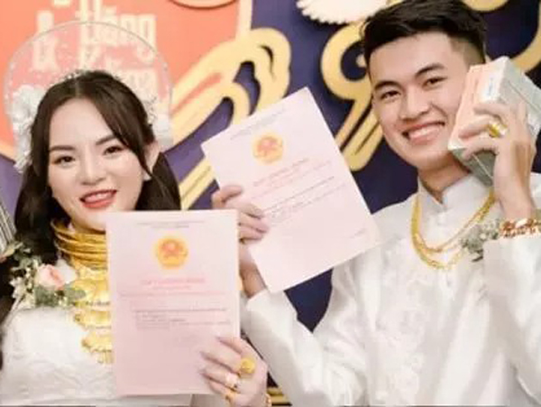 Danh tính rich kid nhận hồi môn chục tỷ, sổ đỏ tiền mặt đầy tay