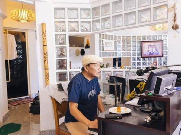 Cuộc sống bình yên trong căn biệt thự view biển của vị nhạc sĩ nổi tiếng vừa chiến thắng bệnh ung thư