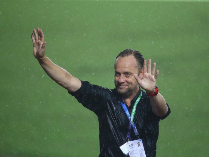Tuyển Thái Lan đón liền 2 tin dữ: HLV Polking cạn cơ hội bảo vệ chức vô địch AFF Cup 2022?