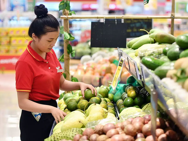 Giá xăng dầu rớt xa đỉnh, bó tay giá hàng hóa neo cao