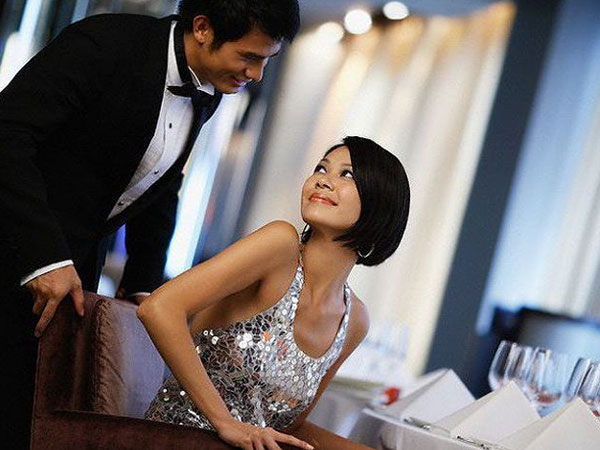 Thư ký trẻ đẹp chia tay mối tình đầu, sếp cảm thông nên đưa vào khách sạn để... 'an ủi'