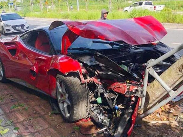 Chủ siêu xe Ferrari bị tai nạn: Hãng đưa thông tin không đúng bản chất