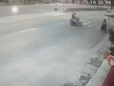 Xe giường nằm gây tai nạn liên hoàn, 3 người thương vong