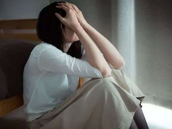 Phát hiện con dâu ngoại tình, mẹ chồng lập tức thay khóa cửa