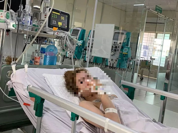 Uống rượu không rõ nguồn gốc, 2 sinh viên tử vong, 6 người nguy kịch vì ngộ độc methanol