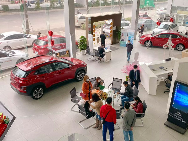 Không kiêng tháng cô hồn, khách Việt săn mua ô tô giảm giá