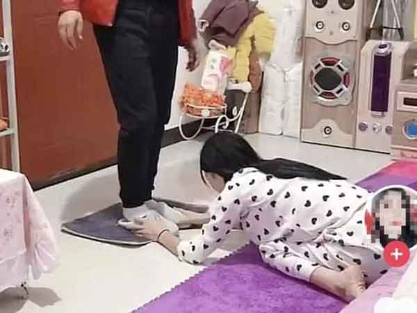 Trào lưu 'Quỳ gối mừng chồng về nhà' gây bức xúc: Công sức đấu tranh cho quyền của phụ nữ đã trở thành công cốc?