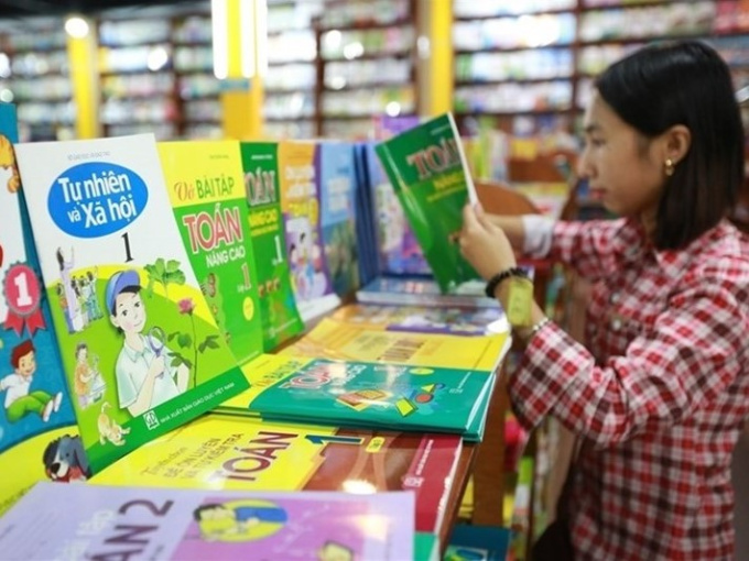 Có thể dùng ngân sách mua sách giáo khoa phổ thông cho học sinh mượn từ năm học 2022 - 2023