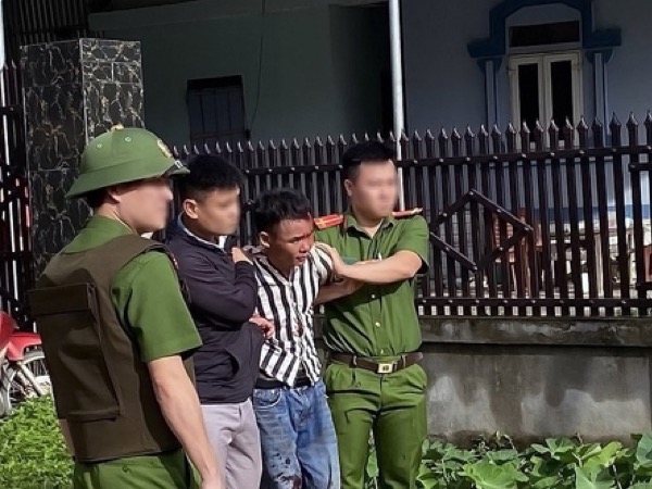Bắt nóng đối tượng giết hàng xóm, chém bố mẹ trọng thương ở Nghệ An
