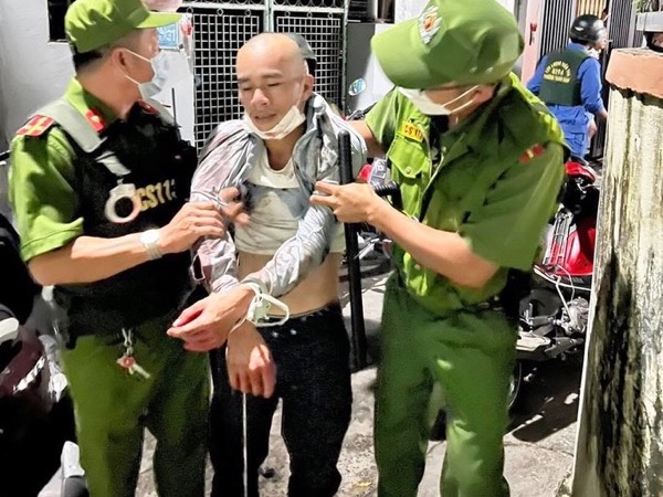 Mâu thuẫn giành quyền nuôi con, chồng đâm vợ cùng mẹ vợ nguy kịch
