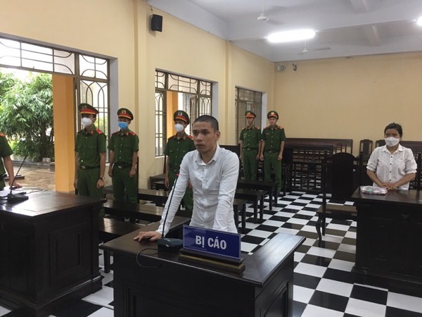 Nghe cha nói 'không cho đất', nghịch tử chém cha suýt chết