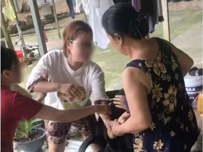 Vợ vừa sinh, chồng đưa tiểu tam bầu 4 tháng về bắt sống chung