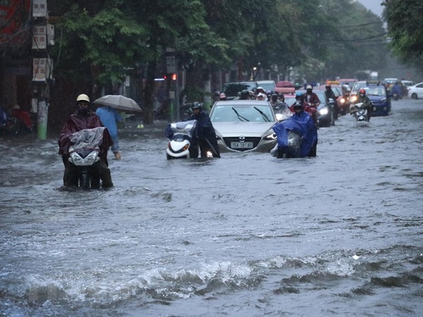 Bão số 2 đang tiến gần đất liền, khu vực Bắc Bộ xảy ra mưa lớn